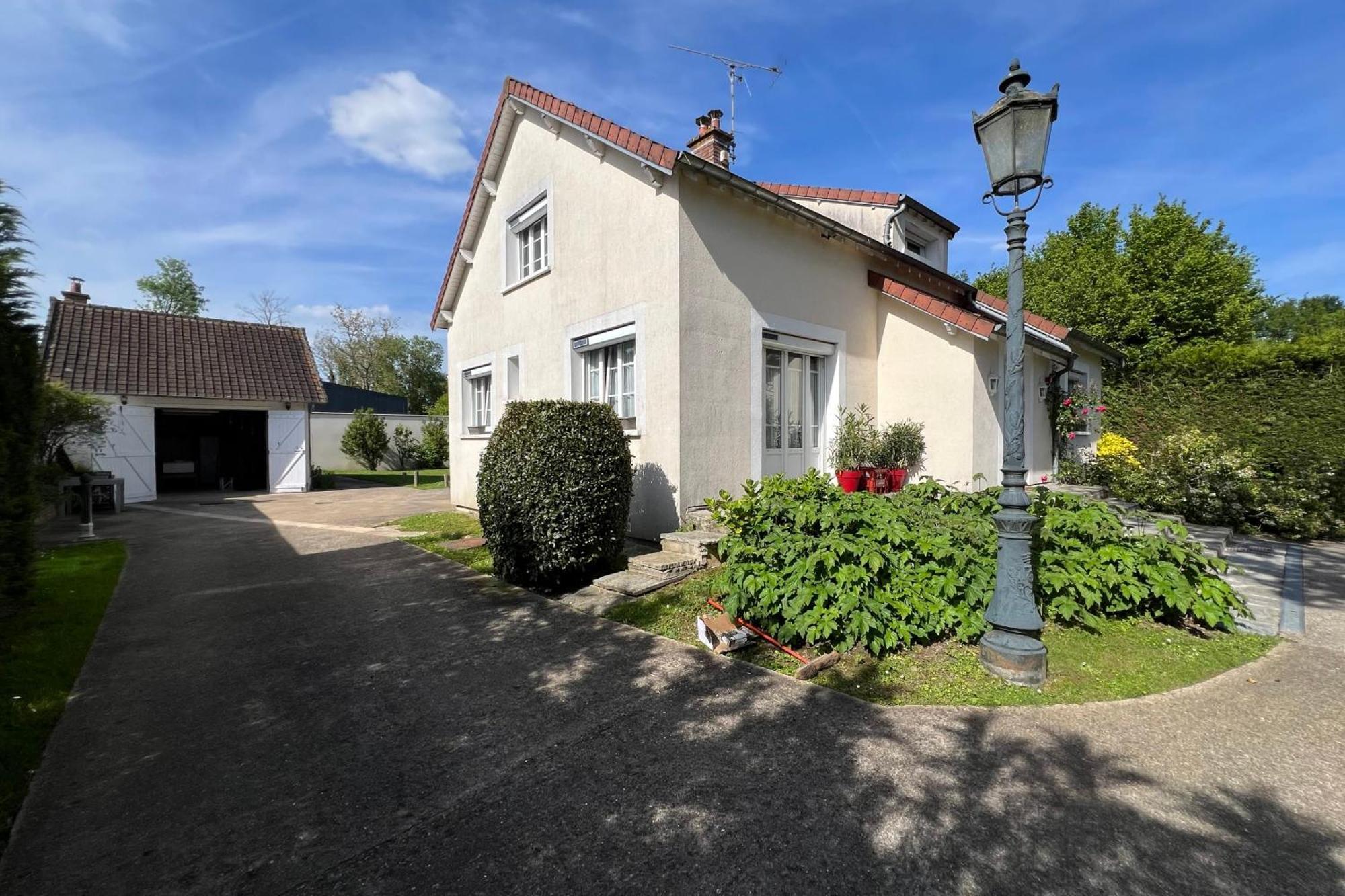 Villa Les Sablons La Houssaye-en-Brie Exterior foto