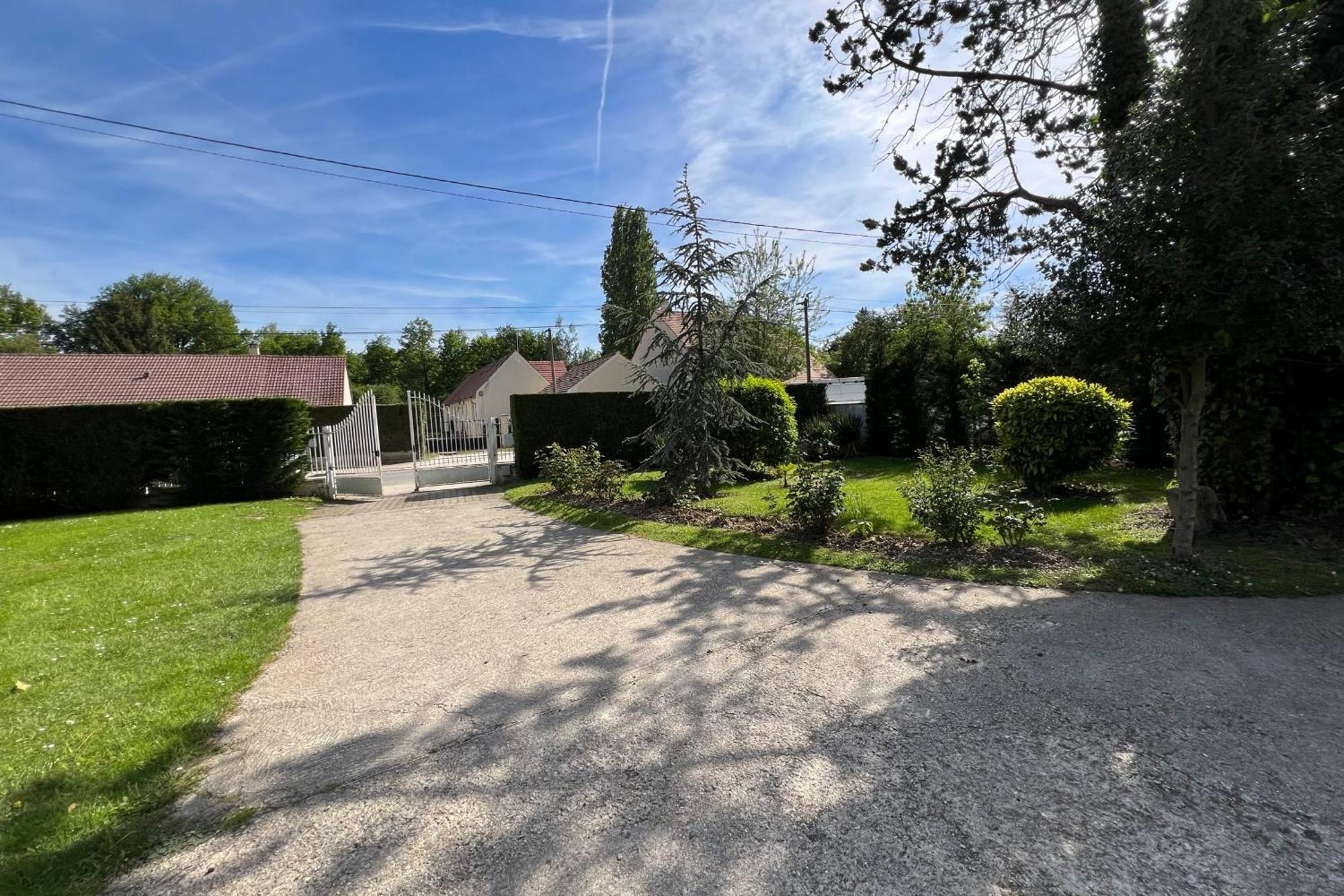 Villa Les Sablons La Houssaye-en-Brie Exterior foto